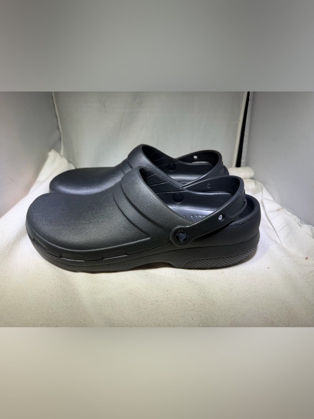 Crocs Mens Black Slip On Solid Round Toe Low Top Rubber Size 12M Clog Shoes